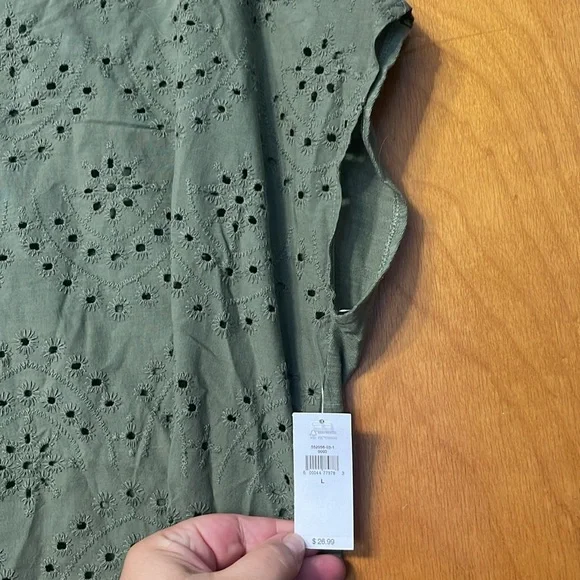 NWT Old Navy Green Eyelit Top Large - Picture 3 of 6